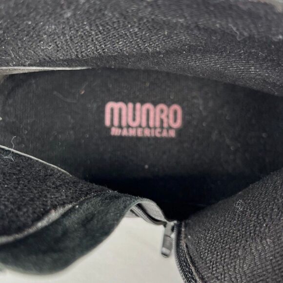 MUNRO Sz 8.5N Robyn Black Leather Booties Side Zip Low Heel Ankle Boots - Picture 5 of 8